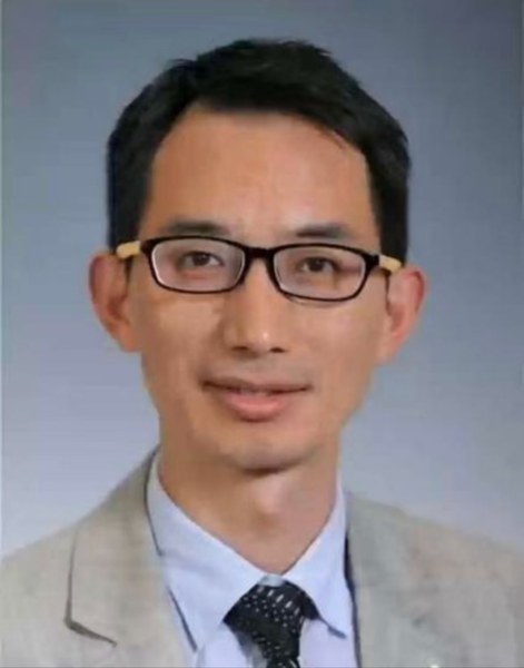李威